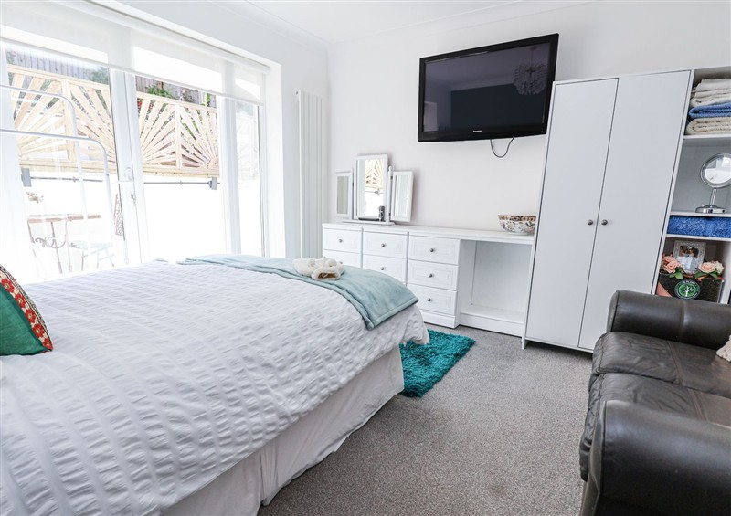 One of the 4 bedrooms (photo 3) at 67 Pendre Avenue, Prestatyn