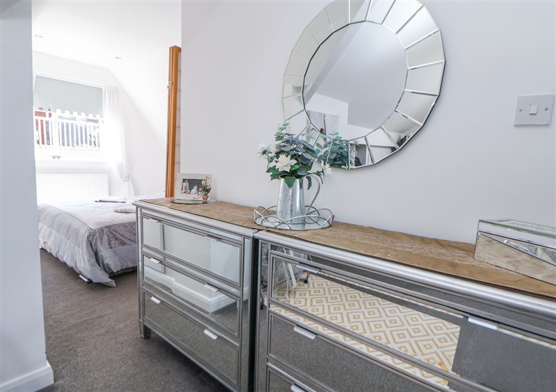 One of the 4 bedrooms (photo 6) at 67 Pendre Avenue, Prestatyn