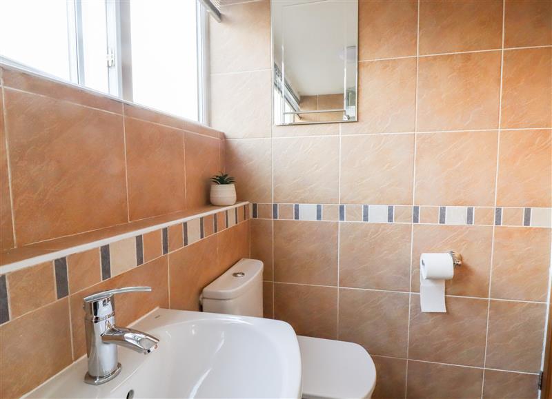 The bathroom at 6D Clifton Drive, Lytham St. Annes