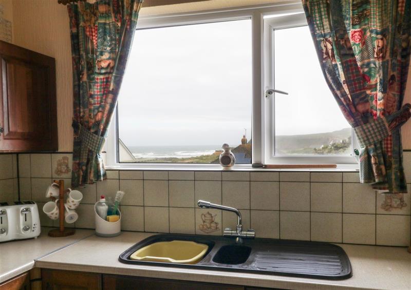The kitchen (photo 2) at 7 Atlantic Close, Widemouth Bay