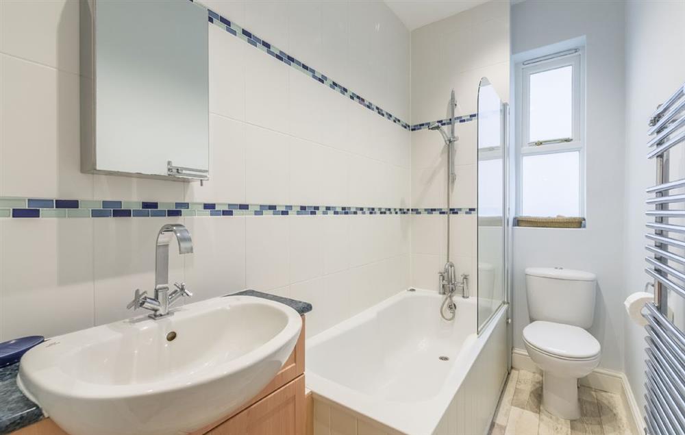 Family bathroom with bath and shower over at 7 Brudenell Street, Aldeburgh