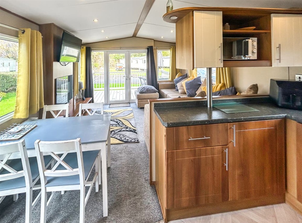 Open plan living space (photo 3) at 7 Burnham in Burnham-on-Sea, Somerset