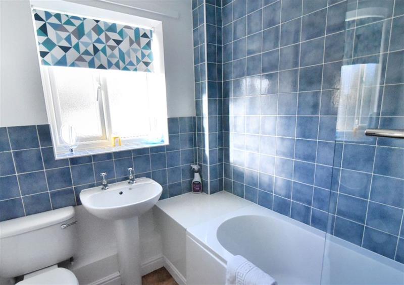 The bathroom at 7 Double Common, Charmouth