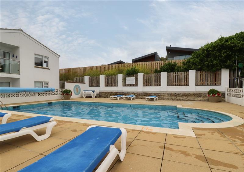 The swimming pool at 7 Europa Court, Mawgan Porth