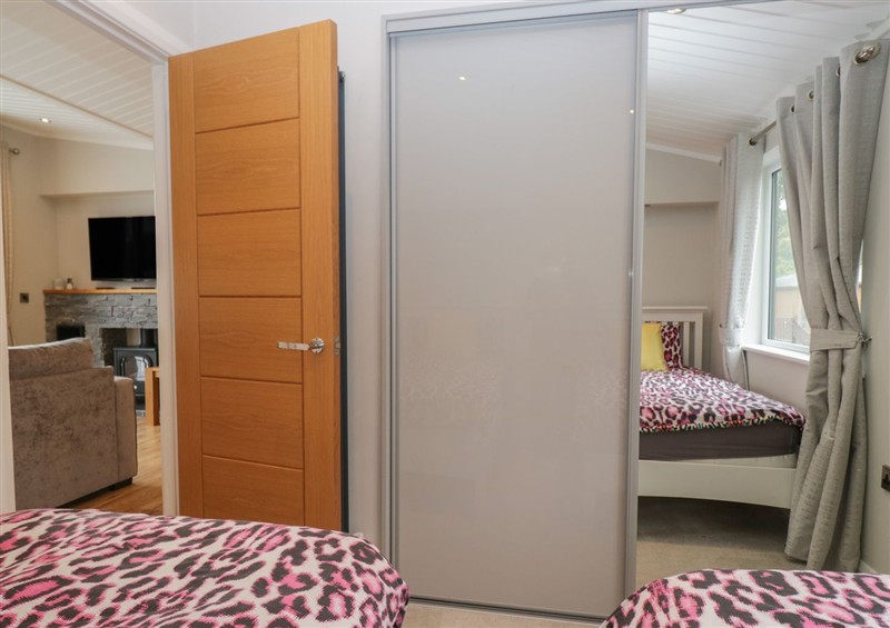 One of the 3 bedrooms (photo 2) at 7 Lake View, Windermere