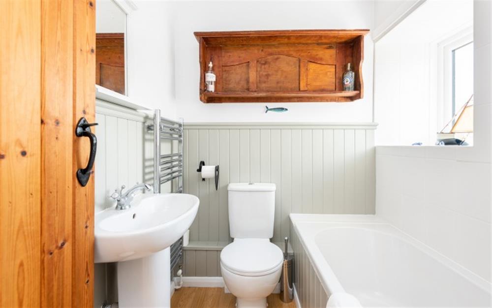 The bathroom at 7 Moor Farm Cottages in East Portlemouth