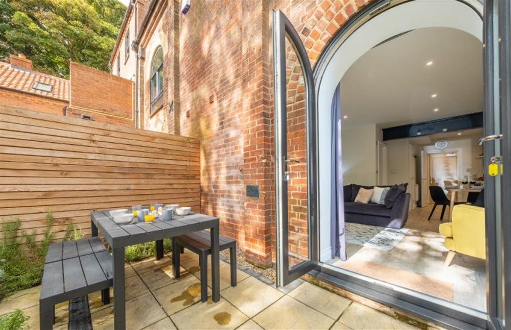Outdoor dining on the patio at 7 Swan Court, Fakenham