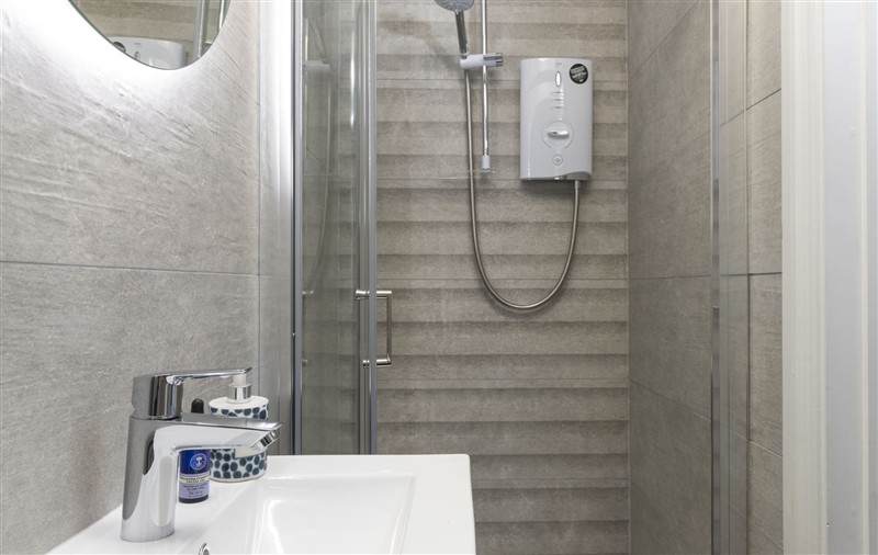 The bathroom at 7 Wheal Ayr, Cornwall