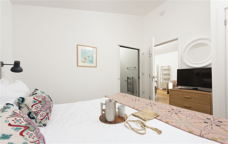 A photo of the bedroom (photo 2) at 71 Una, Cornwall