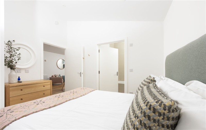 A photo of the bedroom (photo 3) at 71 Una, Cornwall