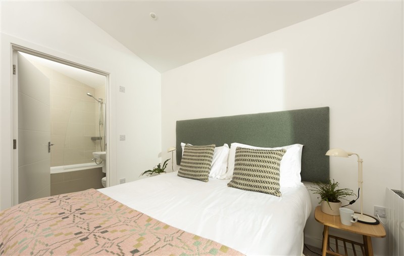 A photo of the bedroom (photo 4) at 71 Una, Cornwall