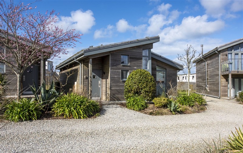 The setting at 71 Una, Cornwall