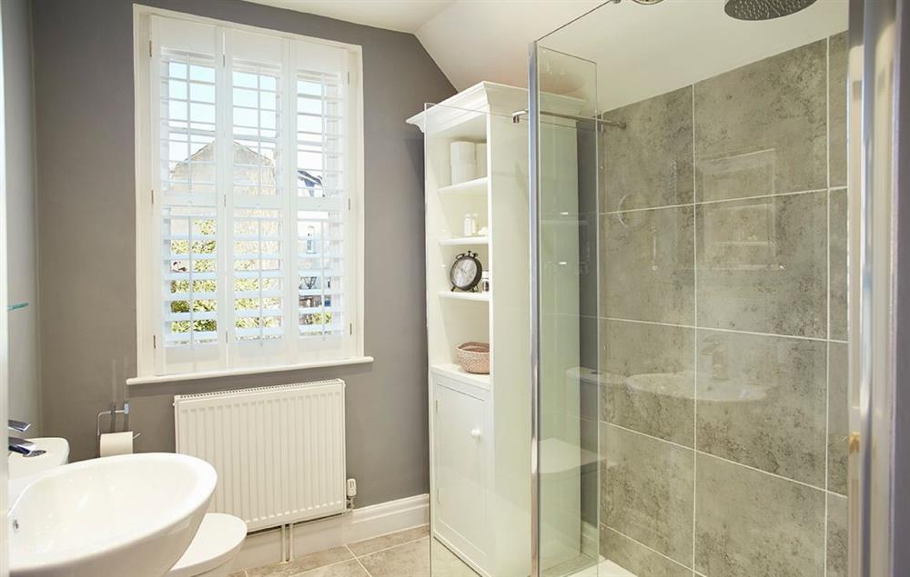 En-suite shower room at 7a Cathedral Green, Wells