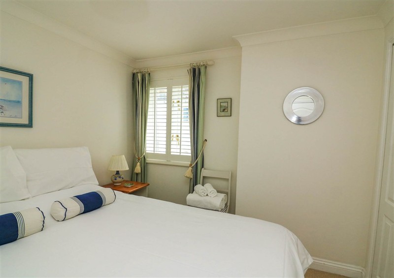 A bedroom in 8 Dartmouth House at 8 Dartmouth House, Dartmouth