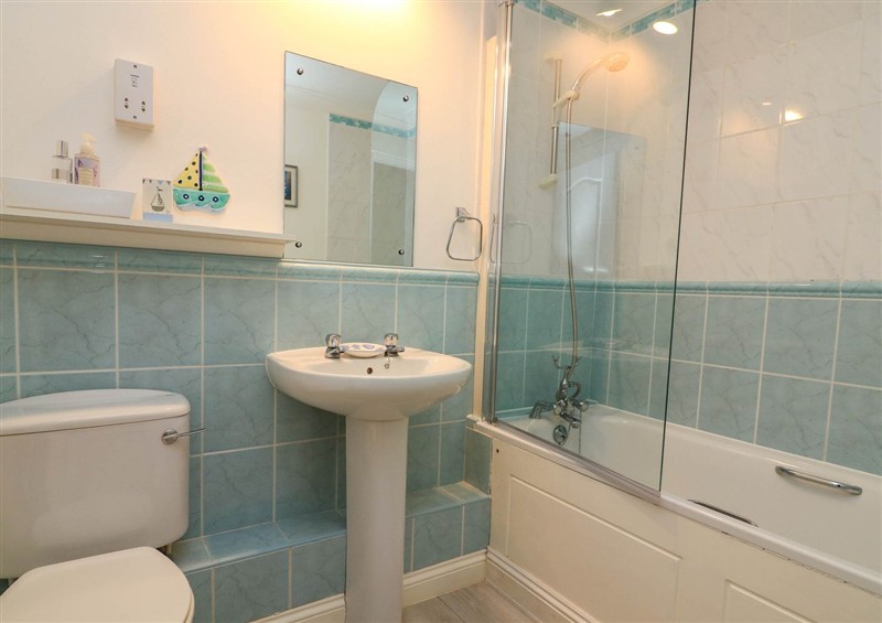 This is the bathroom (photo 4) at 8 Dartmouth House, Dartmouth