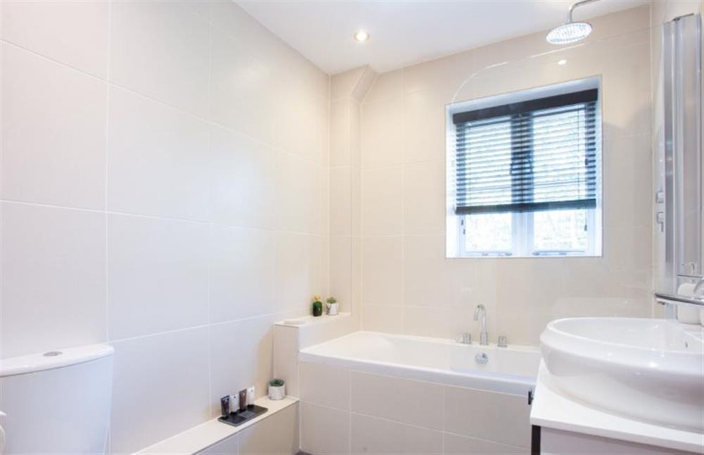 Family bathroom with over head shower at 8 Fernhill, Carbis Bay