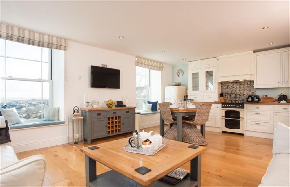Open-plan sitting, dining and kitchen area at 8 Fernhill, Carbis Bay