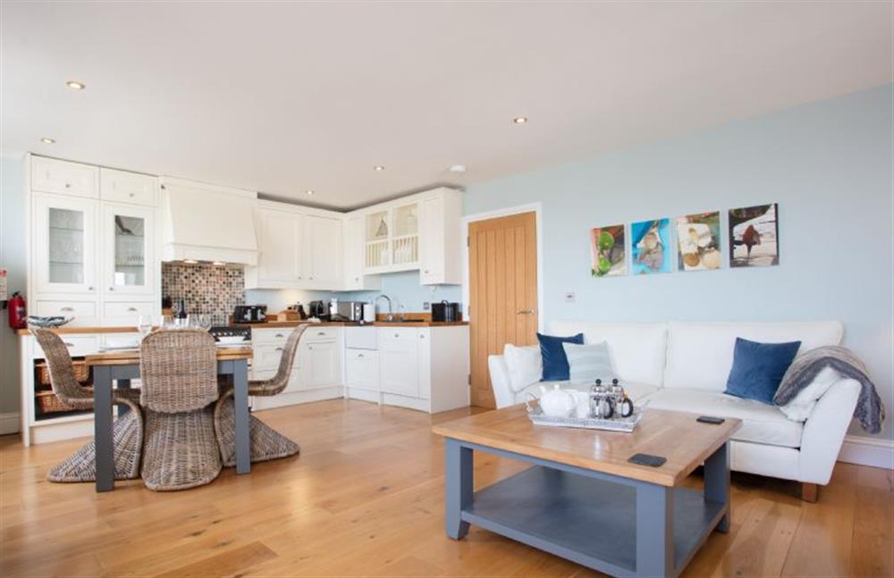 Open-plan sitting/dining room at 8 Fernhill, Carbis Bay