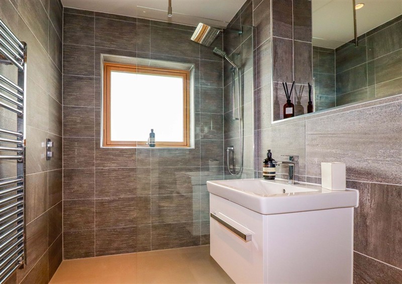 Bathroom at 8 Karn Havos, St. Eval near Mawgan Porth