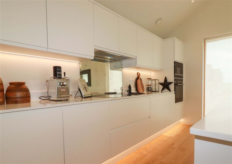Kitchen (photo 2) at 8 Karn Havos, St. Eval near Mawgan Porth