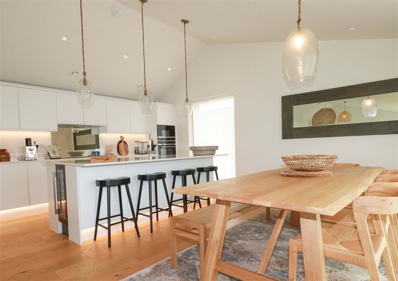 This is the dining room at 8 Karn Havos, St. Eval near Mawgan Porth