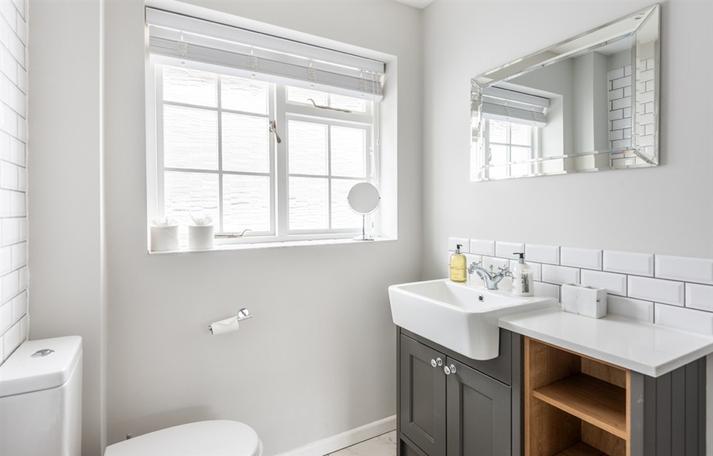 Bathroom (photo 2) at 8 Kings Cottages in Salcombe