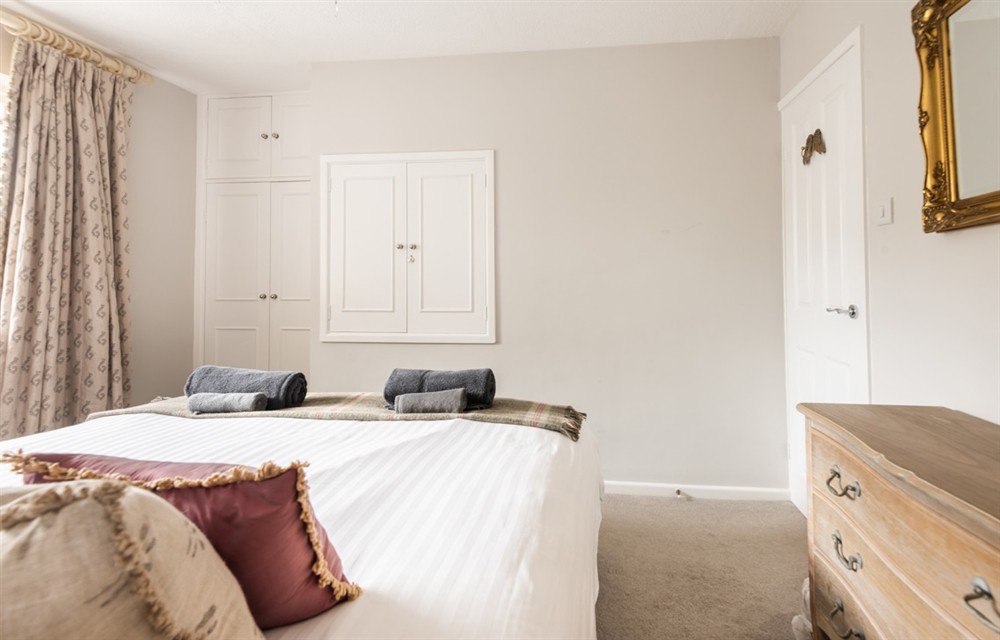 One of the 2 bedrooms (photo 2) at 8 Kings Cottages in Salcombe