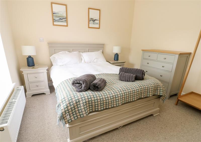 A bedroom in 8 Llwyn Onn (photo 2) at 8 Llwyn Onn, Llanfairpwllgwyngyll