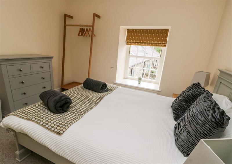 One of the 4 bedrooms (photo 2) at 8 Llwyn Onn, Llanfairpwllgwyngyll