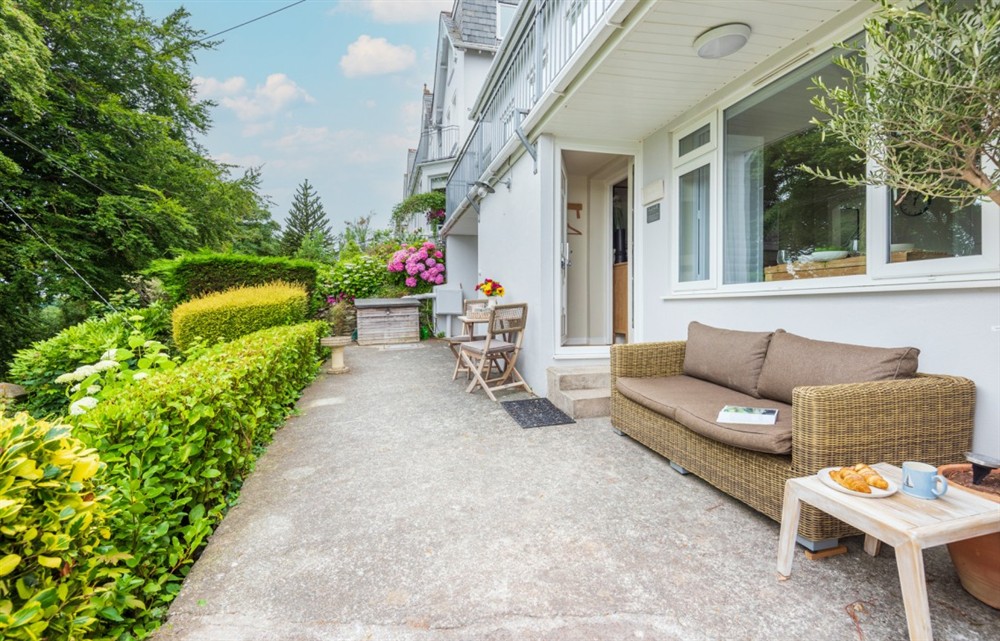 Enjoy the garden at 8 Melbury in Salcombe
