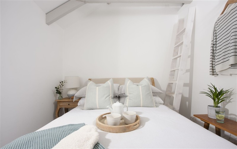A bedroom in 8 Millpool at 8 Millpool, Cornwall