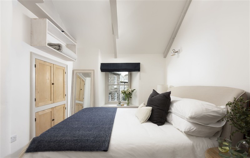 Bedroom (photo 2) at 8 Millpool, Cornwall