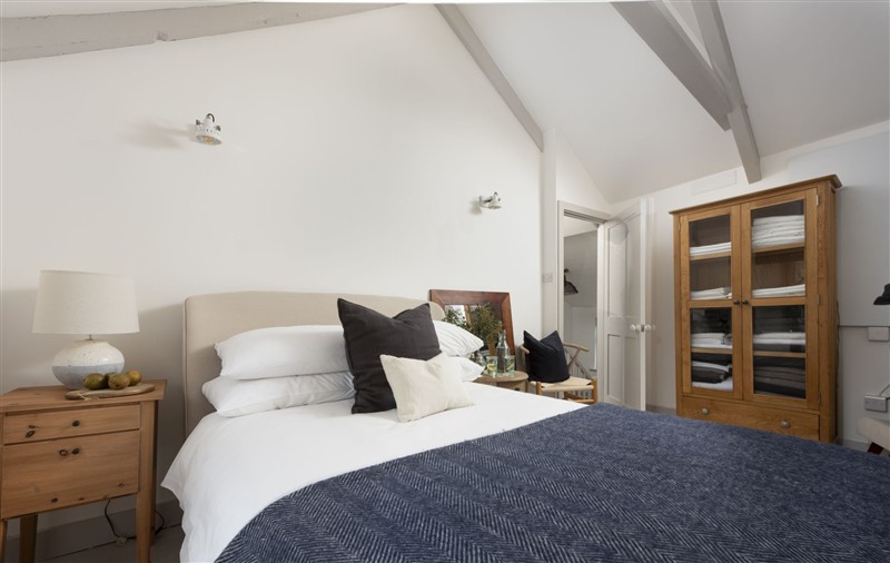 One of the bedrooms (photo 2) at 8 Millpool, Cornwall