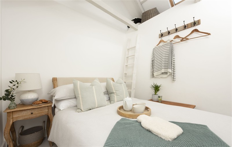 One of the bedrooms (photo 3) at 8 Millpool, Cornwall