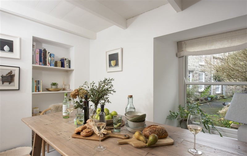 The dining room at 8 Millpool, Cornwall