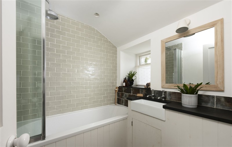 This is the bathroom at 8 Millpool, Cornwall