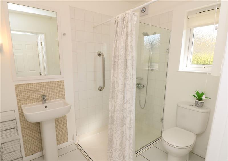 The bathroom at 8 Munday Cottages, Yarmouth