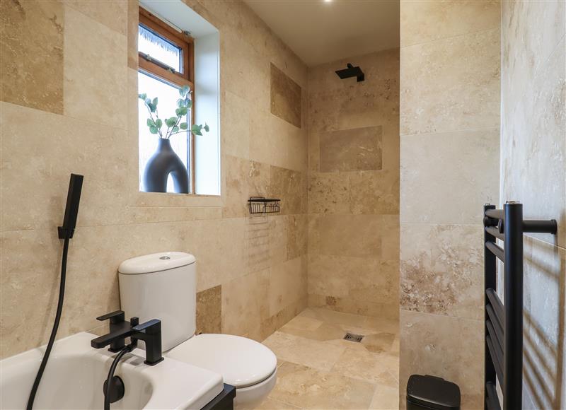 The bathroom (photo 4) at 8 Newmarket Road, Royston