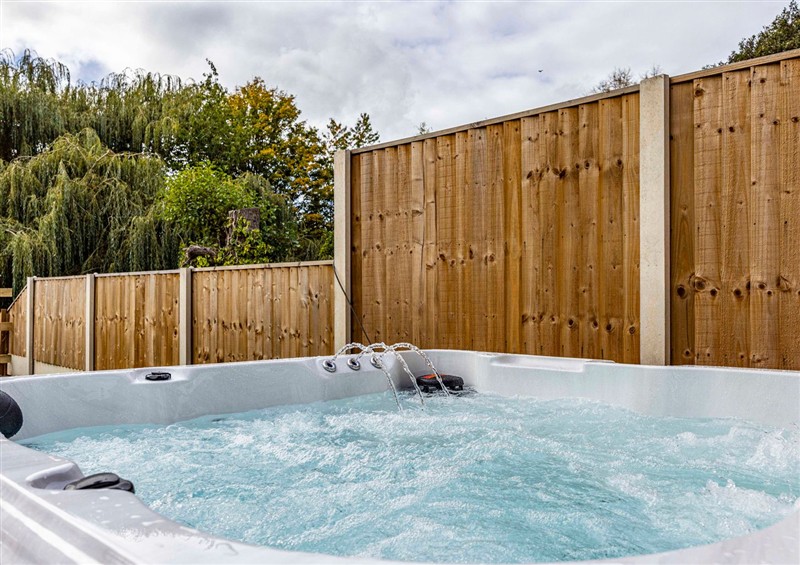 The hot tub at 8 Riverside Mews, Borrowash