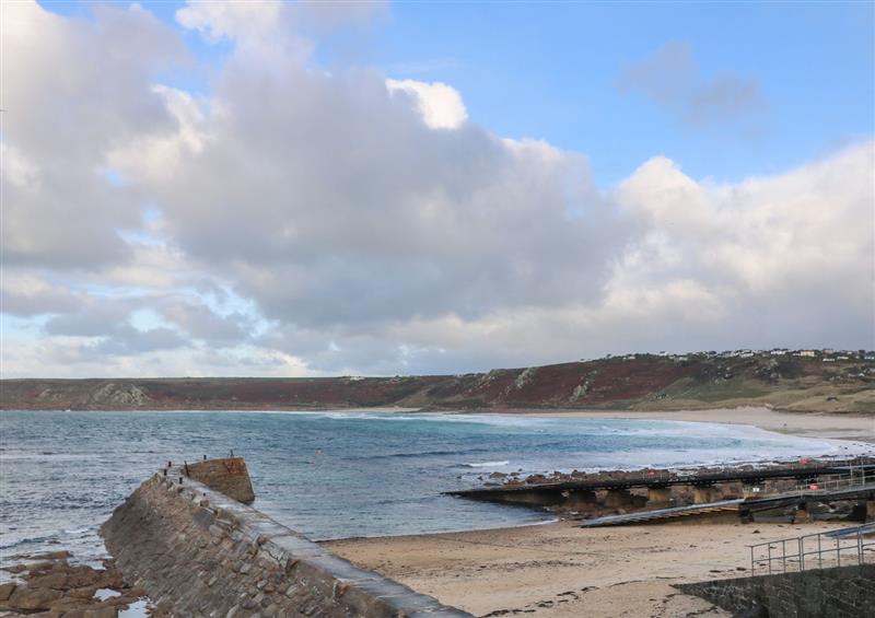 The area around 8 Sennen Heights