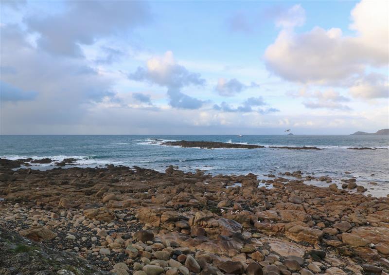 The setting of 8 Sennen Heights