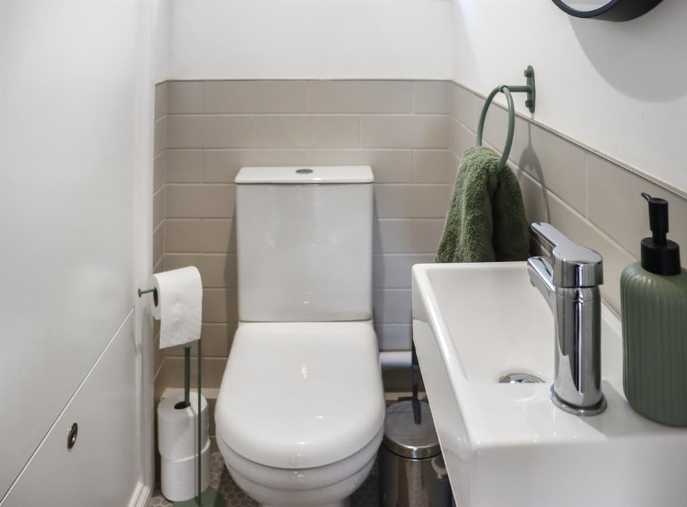 Bathroom (photo 2) at 8 Stratford Villas in Llansteffan, near Carmarthen, Dyfed