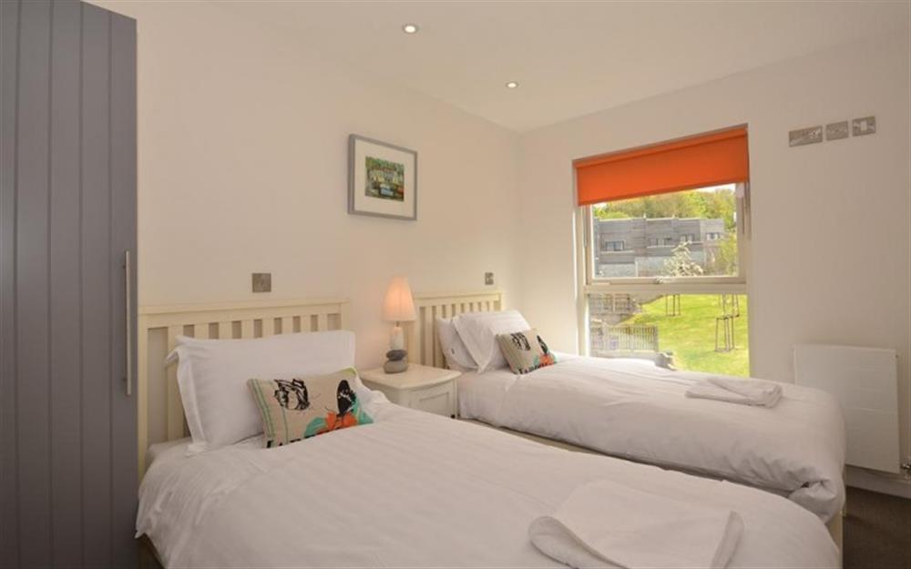 The twin bedroom at 8 Talland in Talland Bay