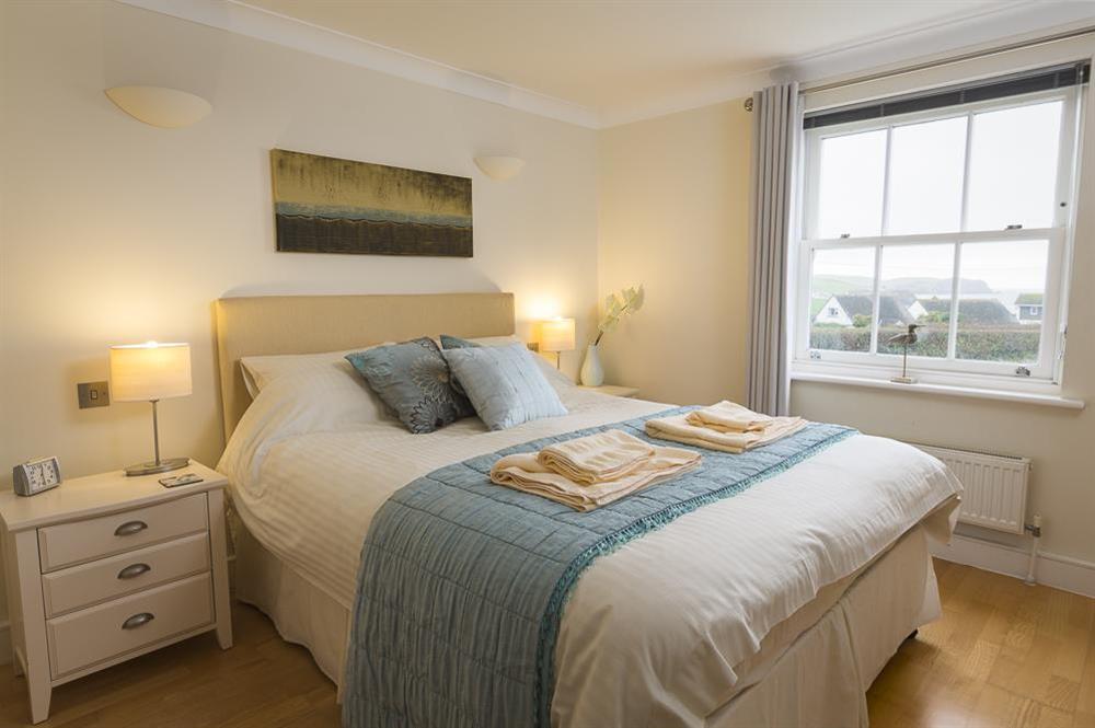 Master bedroom with en suite bathroom at 8 Thurlestone Beach Apartments in Thurlestone, Nr Kingsbridge