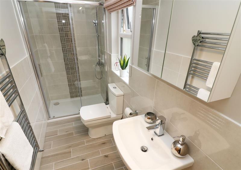 The bathroom (photo 2) at 8 Waterside Wood, White Cross Bay near Troutbeck Bridge