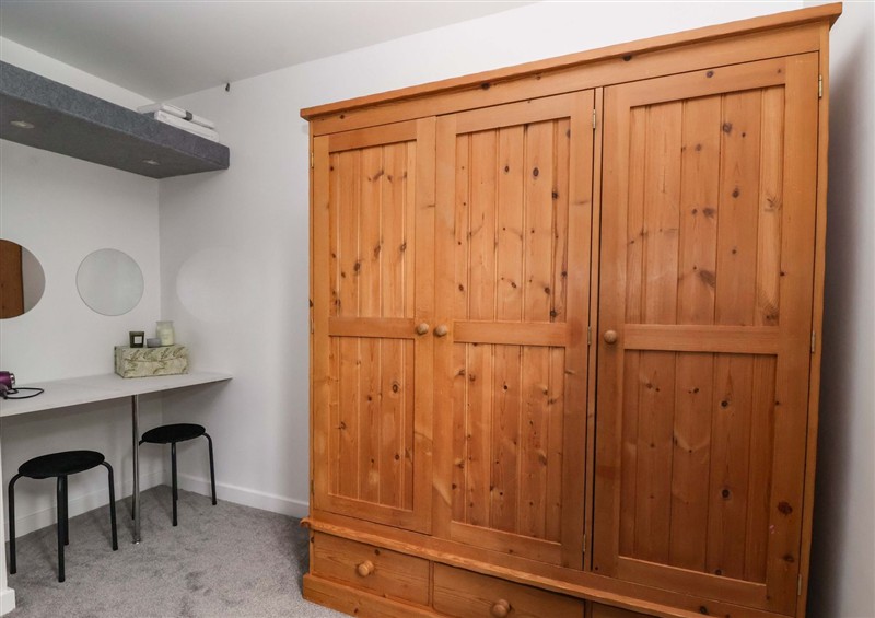 One of the 2 bedrooms (photo 2) at 8 Wharfedale Mews, Otley
