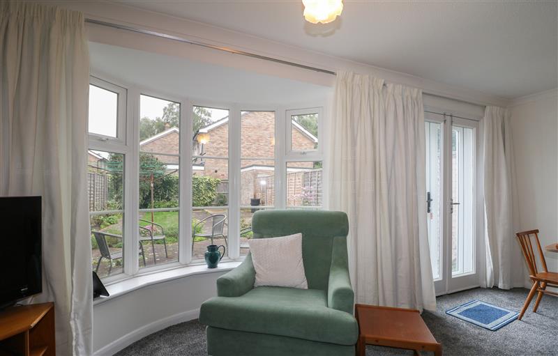 This is the living room (photo 2) at 83 Oaklands Road, Havant