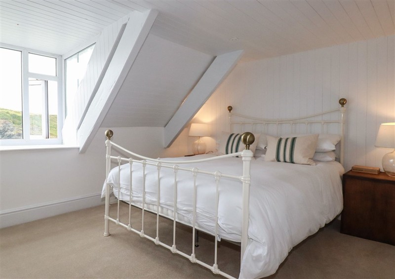 One of the 4 bedrooms (photo 2) at 84 Fore Street, Port Isaac
