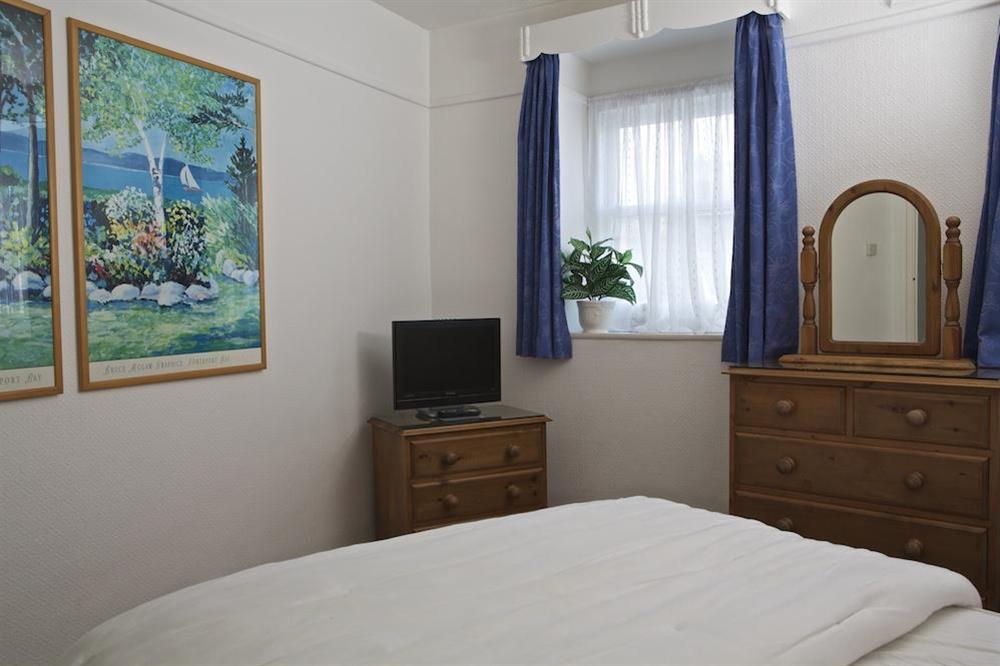 Double bedroom (photo 2) at 8b Fore Street in , Salcombe