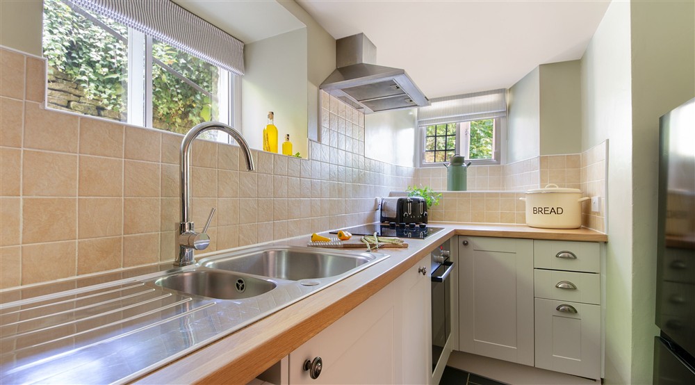 The kitchen at 9 Arlington Row in Cirencester, Gloucestershire